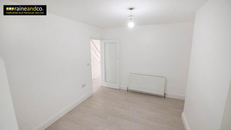 4 bedroom semi-detached house to rent - Photo 5