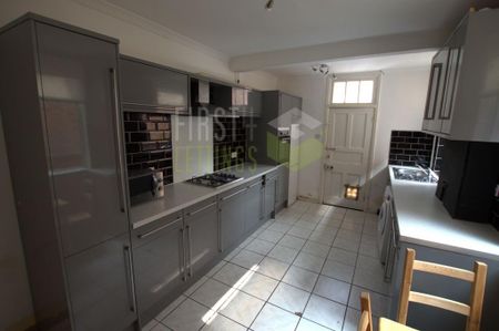 4 bedroom terraced house to rent - Photo 5