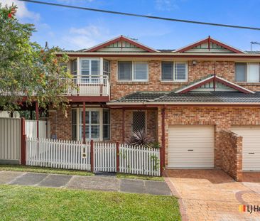 Spacious, Stylishly Updated Family Home with Exceptional Outdoor Space - Photo 5