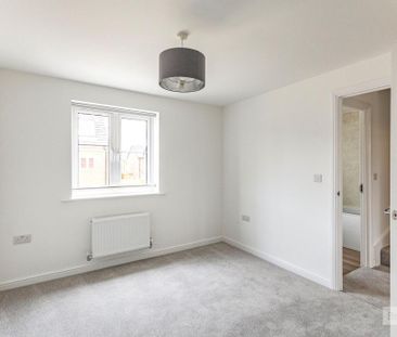 4 bedroom semi-detached house to rent - Photo 4