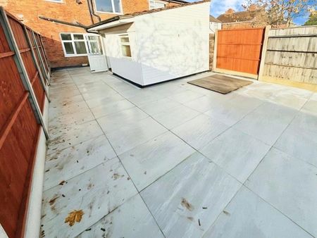 3 bedroom terraced house to rent - Photo 4