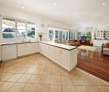 Sandringham - Photo 2