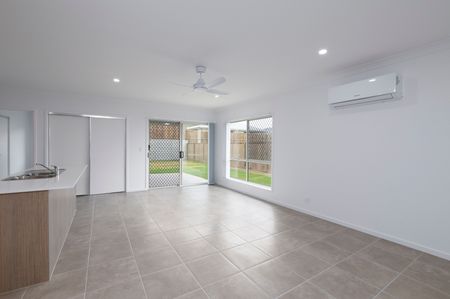 Modern Family Living - Photo 2