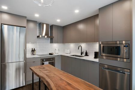 Fully Furnished at Brooklyn on Bernard! - Photo 4