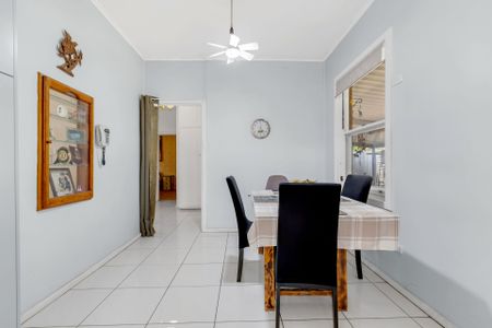 Renovated 3 bedroom home - Photo 4
