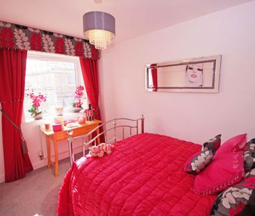 A 4 Bedroom House in Off Village Road GL51 OFR - Photo 2