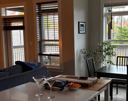 Executive 4 bedroom 3 bathroom home in Bedford - Photo 3