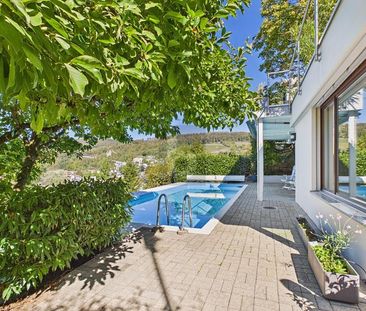HOCHWERTIG MIT EIGENEM POOL UND PANORAMABLICK - Foto 3