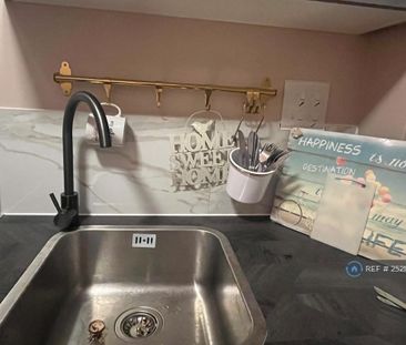 Studio to rent - Photo 6