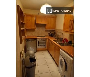 Bed for rent in 2-bedroom apartment in Waterville, Dublin - Photo 3