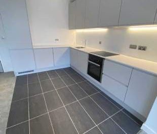 2 bedroom property to rent in Salford - Photo 1