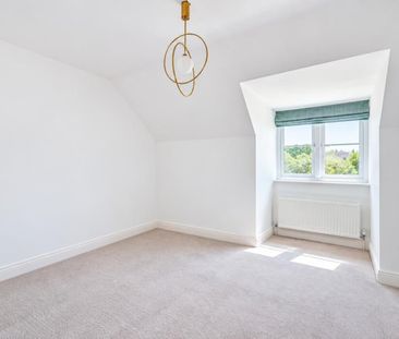4 bedroom semi-detached house to rent - Photo 6