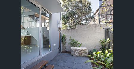 CHIPPENDALE CHARM MEETS TERRACE LIVING - Photo 4