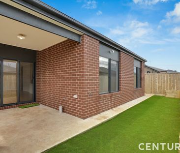 Beautifully Presented Home Close to All Amenities - Photo 3