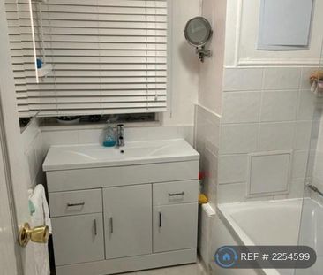 3 bedroom flat to rent - Photo 5