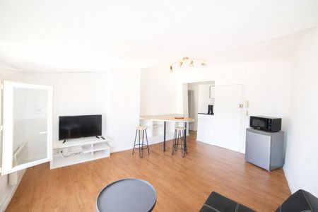 Location Appartement 2 pièces 42m² - Photo 2