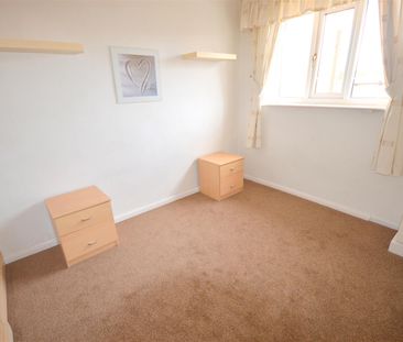 Lindholme Gardens, Owlthorpe, S20 - Photo 3