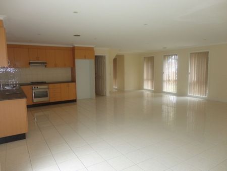 Spacious Townhouse in Prime Location - McKinnon School Zone - Photo 4