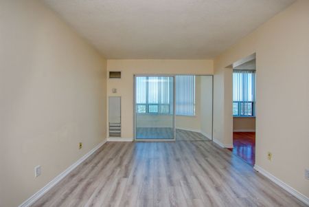 For Lease - 135 Hillcrest Avenue Unit# 2212, Mississauga, Ontario - Photo 5