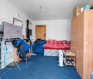 4 Bed Semi-Detached House, Stoke Green, CV3 - Photo 3