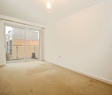 Talbot Close, Mitcham, CR4 1FB - Photo 6