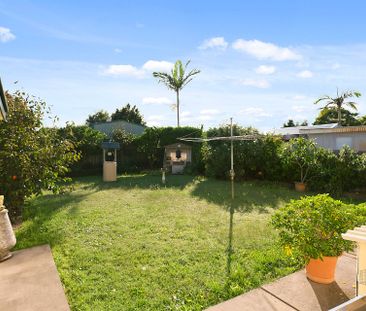 2 Bedroom Cottage Home in the Entrance - Photo 4