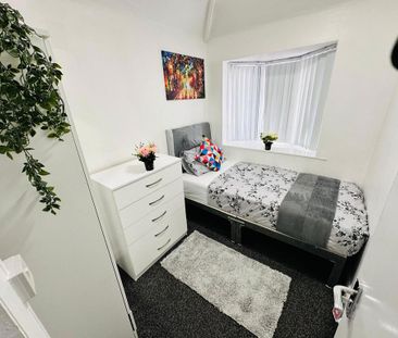 1 bedroom in a house share to rent - Photo 3