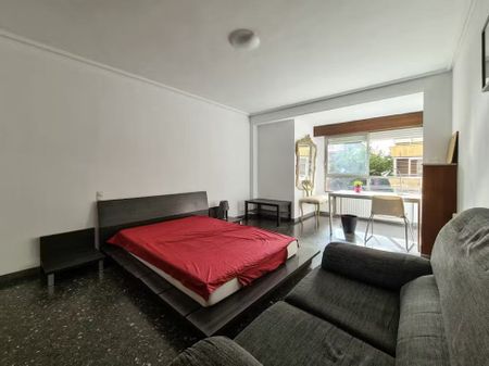 Carrer de Jaume Roig, Valencia, Valencian Community 46010 - Photo 2