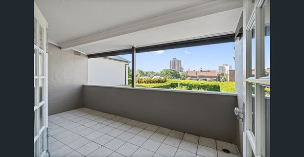 LUXURIOUS FOUR BEDROOM HOME WITH DOUBLE PARKING IN THE HEART OF WOOLLAHRA - Photo 1