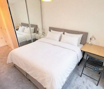 1 bedroom in a flat share to rent - Photo 5