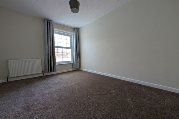 Dyer Road, SO15 - Photo 1