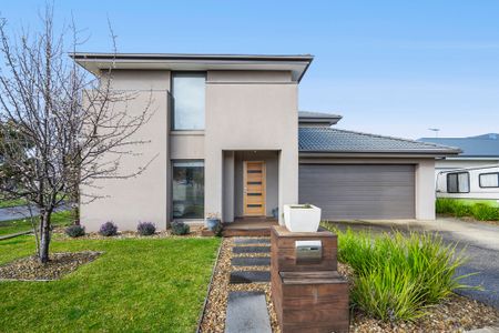 The Ultimate Family Home - Five Bedroom - Three Living - Photo 4