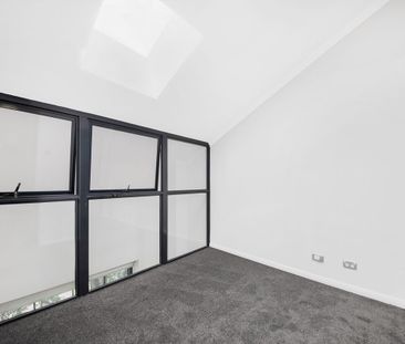 Dual-Level Boutique Loft Apartment - Photo 6