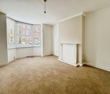 2 bedroom Flat To Let - Photo 4