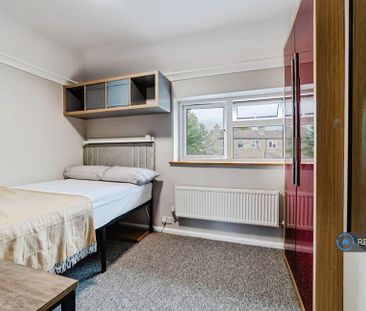 8 bedroom semi-detached house to rent - Photo 5