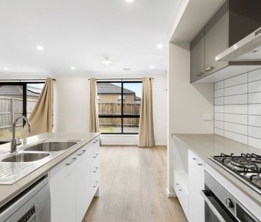 Minutes away from Donnybrook Station! - Photo 2