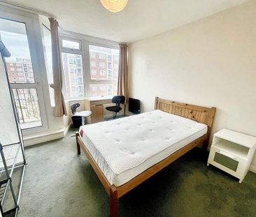 3 bedroom flat to rent - Photo 1