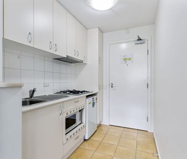 ONE BEDROOM FURNISHED APARTMENT - Photo 2