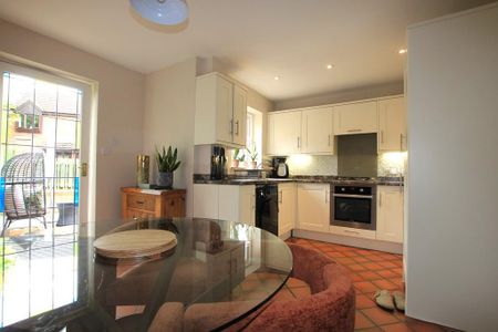 3 bedroom semi-detached house to rent - Photo 3