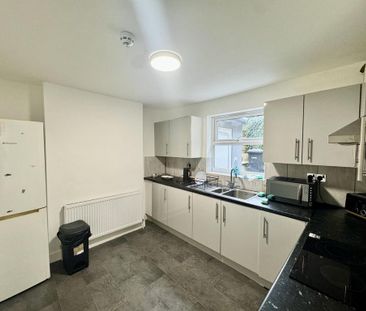 1 bedroom in a house share to rent - Photo 2