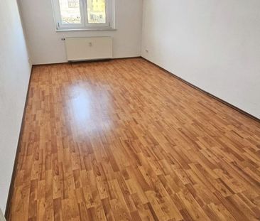 HELLE, GROSSE 3-ZIMMER-WOHNUNG IN LINDENAU... - Foto 1