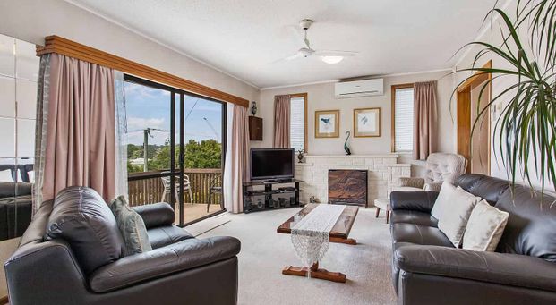 3br,fourth room House with plenty of onsiteparking - Photo 1