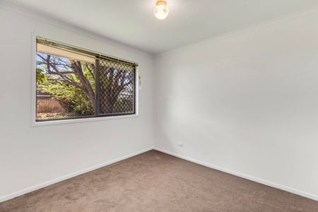 Charming 3 bedroom home in Desirable Darling Heights - Photo 2