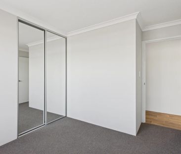 Brand new and available immediately - Photo 3