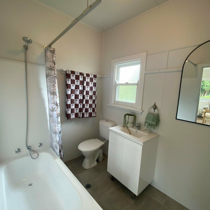 Stylish Lakeside Living - Photo 1