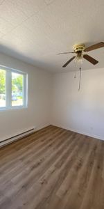3 1/2 à lourer au rez-de-chaussée rénové - Photo 3