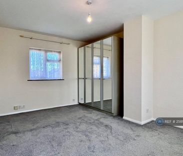 2 bedroom end of terrace house to rent - Photo 2