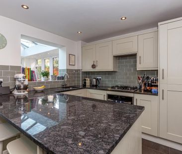 3 bedroom semi-detached house to rent - Photo 5