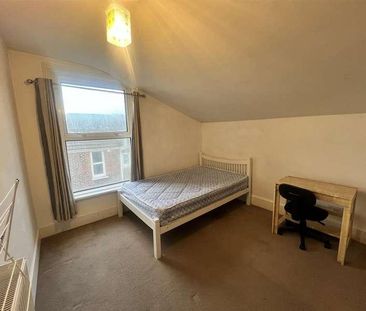 Waverley Road, Southsea, PO5 - Photo 4