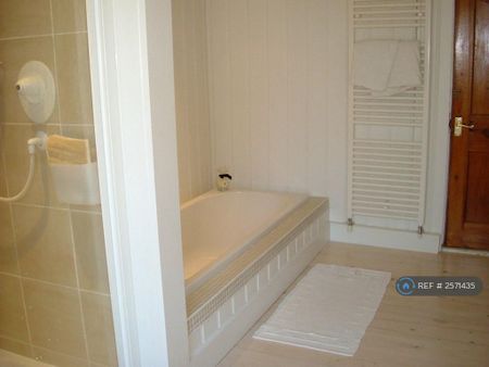 4 bedroom terraced house to rent - Photo 2